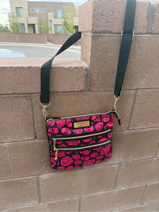 Betsey Johnson Handbags - Betsey Johnson Skulls & Roses Crossbody Bag Pink Black Gold Hardware